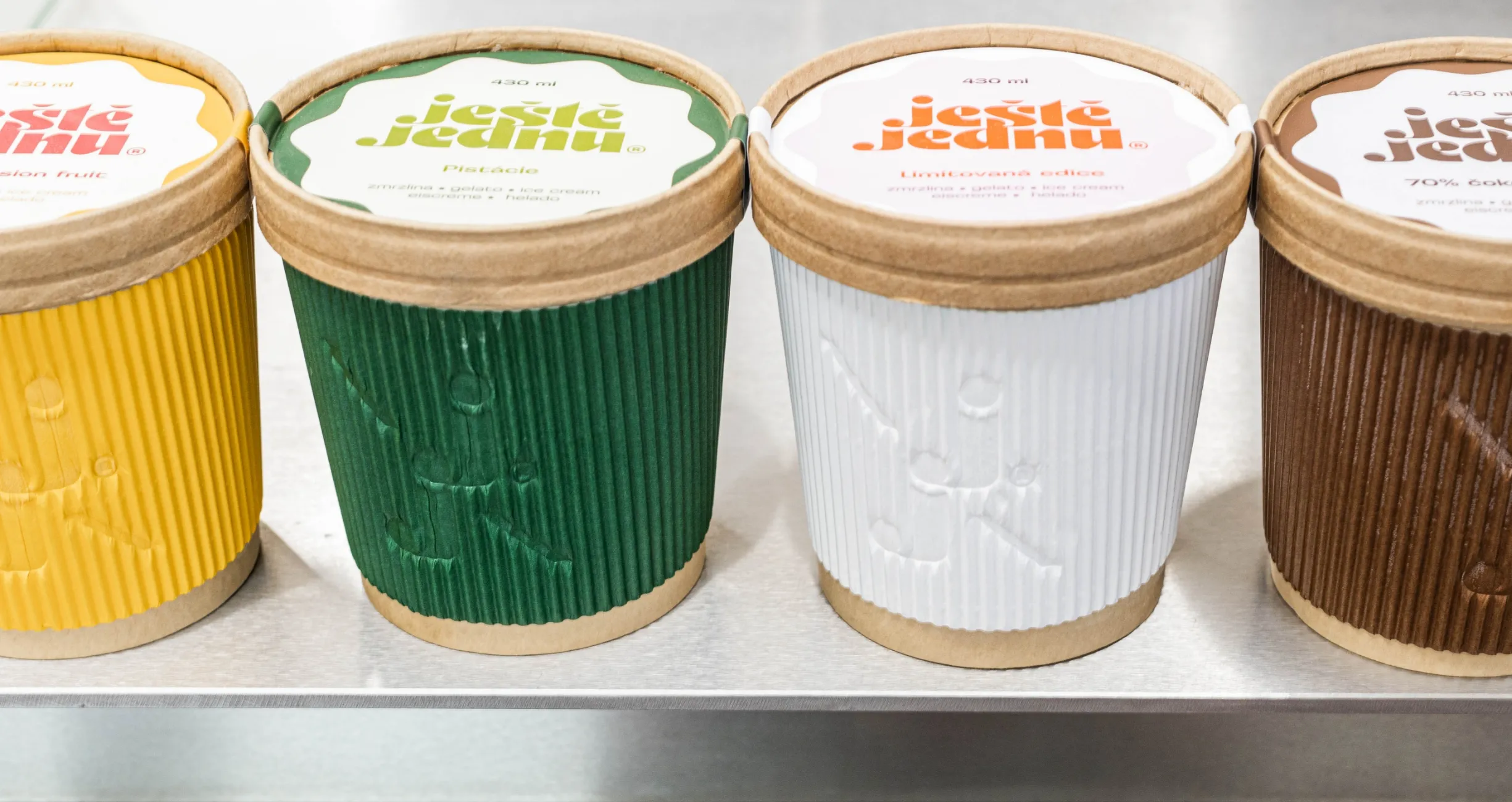 branding
& interior for
an ice-cream
love brand