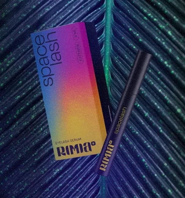 Bluring
the boundaries
of conventional
beauty